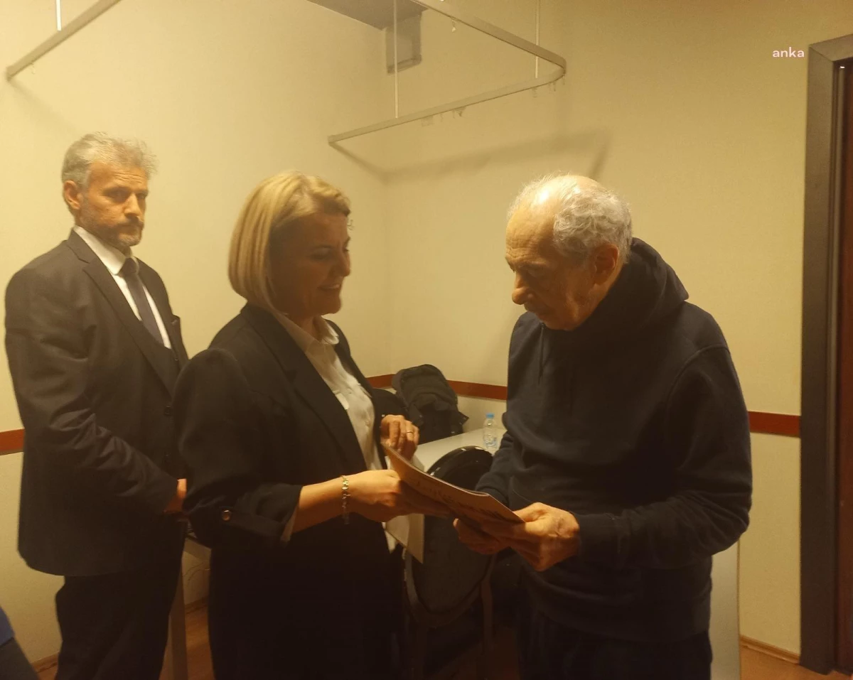 İzmit Belediye Başkanı Hürriyet, Duayen Sanatçıları \'Leyla Hanım\'a Davet Etti