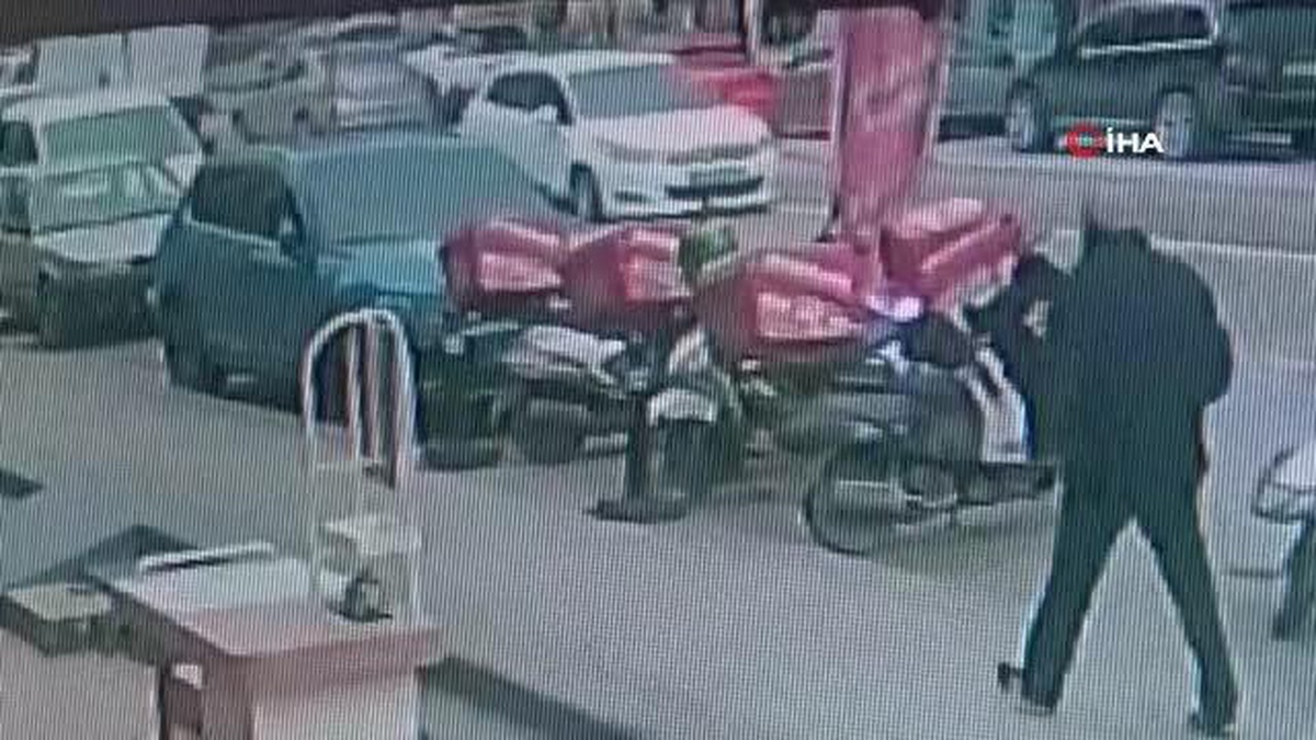 Kartal\'da ilginç kaza kamerada... Kaza yapan otomobil iki teker üzerinde böyle ilerledi