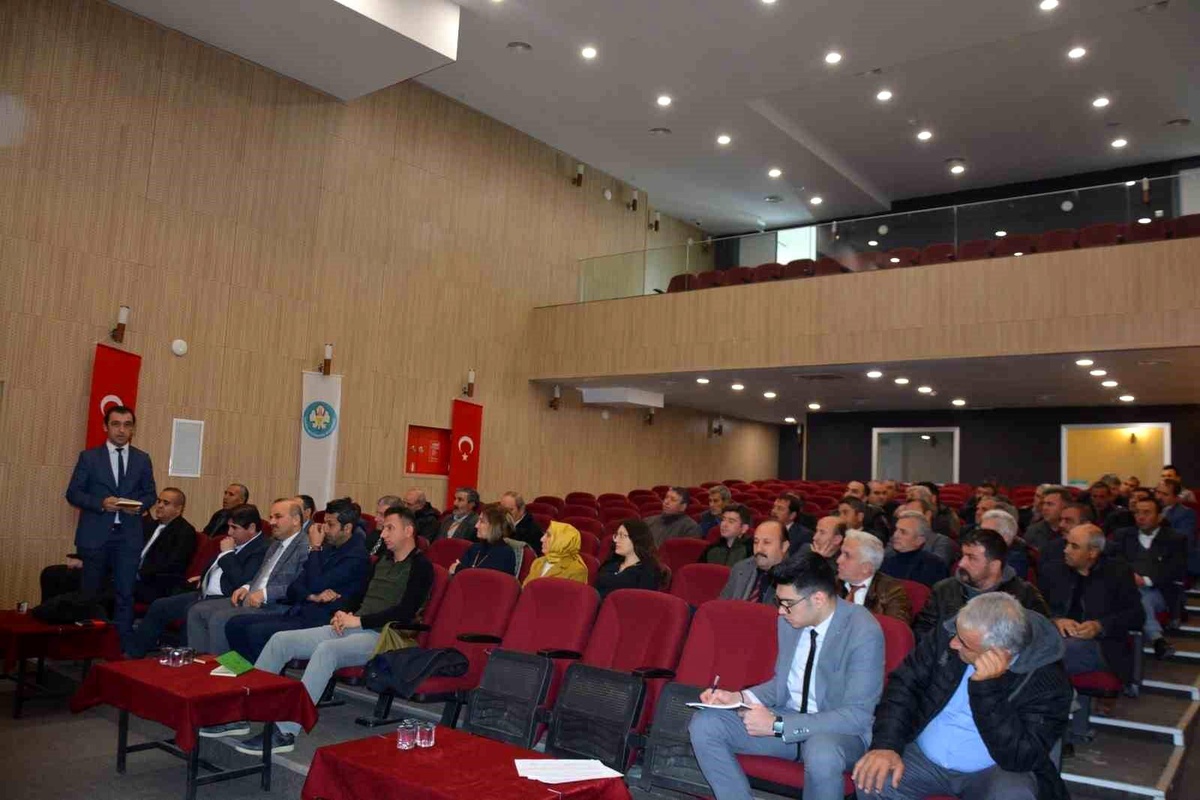 Kaymakam Okumuş muhtarlarla bir araya geldi