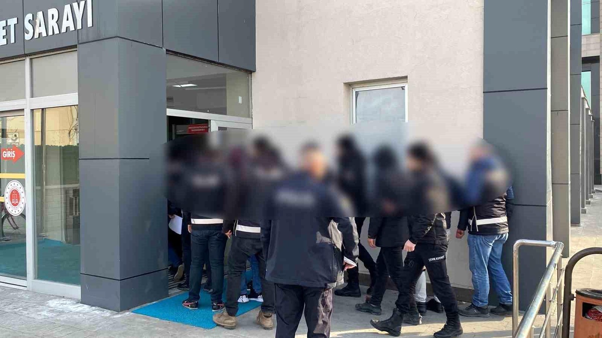 \'Kökünü Kurutma\' operasyonu; 13 tutuklama