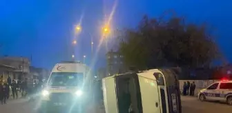 Minibüs ile otomobil çarpıştı: 9 yaralı