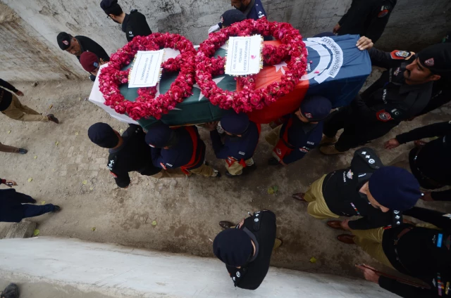 Pakistan'daki Terör Saldırısında Hayatını Kaybeden Polis Memuru Son Yolculuğuna Uğurlandı