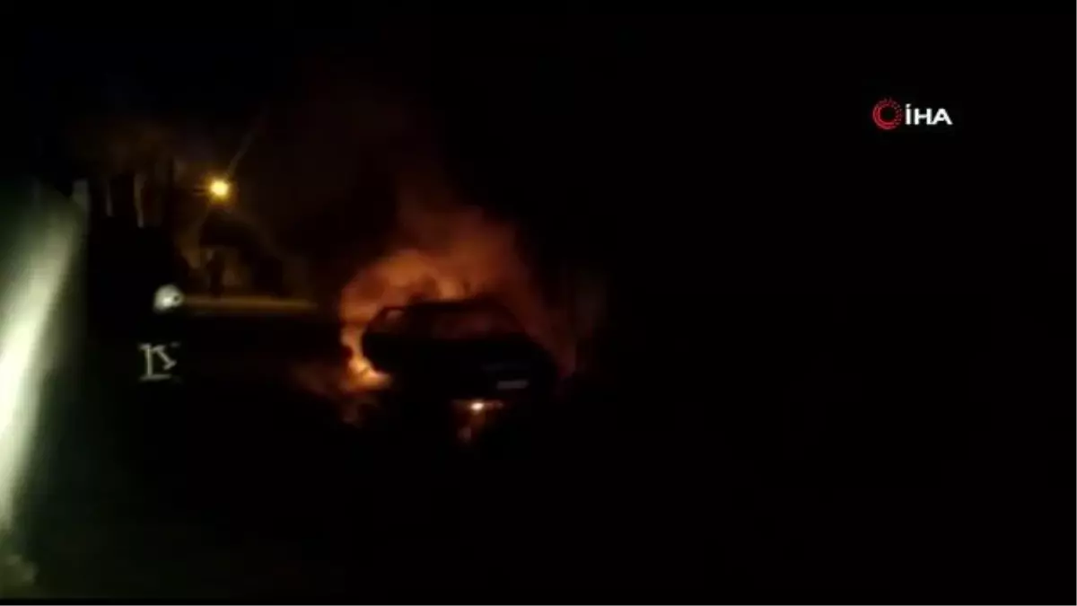 Park halindeki otomobil alev alev yandı