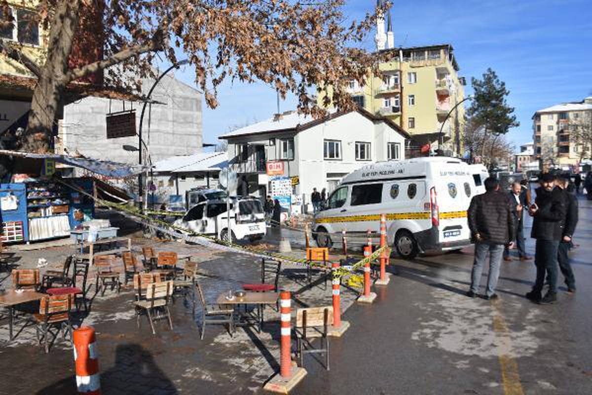 SEYYAR SATICI, TÜFEKLE ZABITALARA ATEŞ AÇTI 7 YARALI