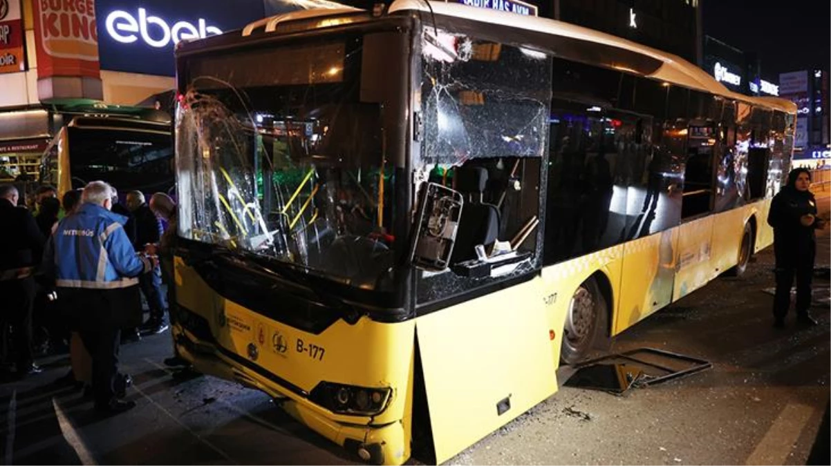 Son Dakika: İstanbul Bahçelievler\'de İETT otobüsünün durağa daldığı kazada ölü sayısı 2\'ye çıktı!