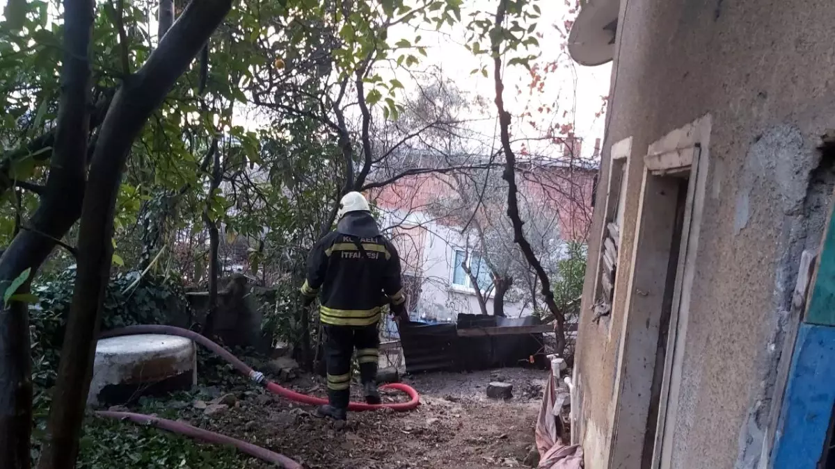 Tek katlı boş evde yangın çıktı