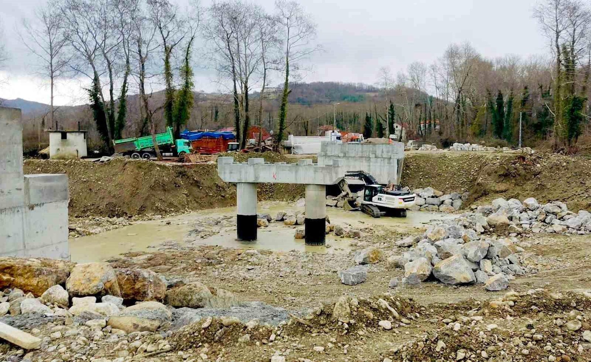 Türkeli Yılanlık Köprüsü\'nün yüzde 75\'i tamamlandı