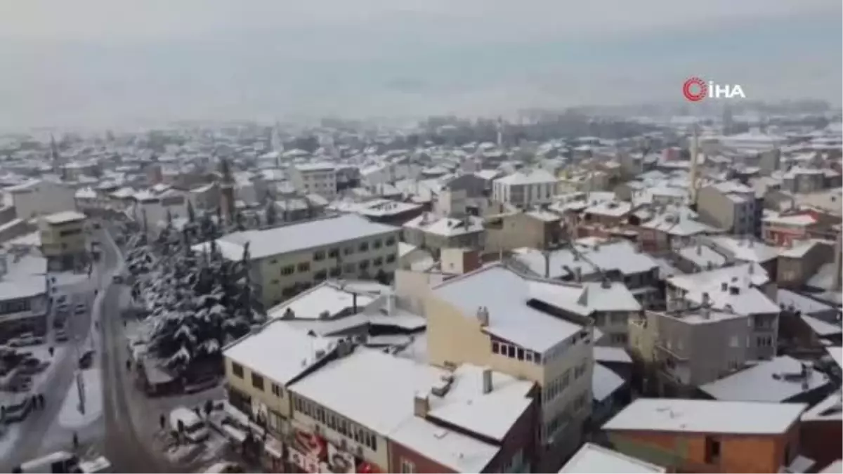 Afyonkarahisar'da kar yağışı etkisini gösterdi