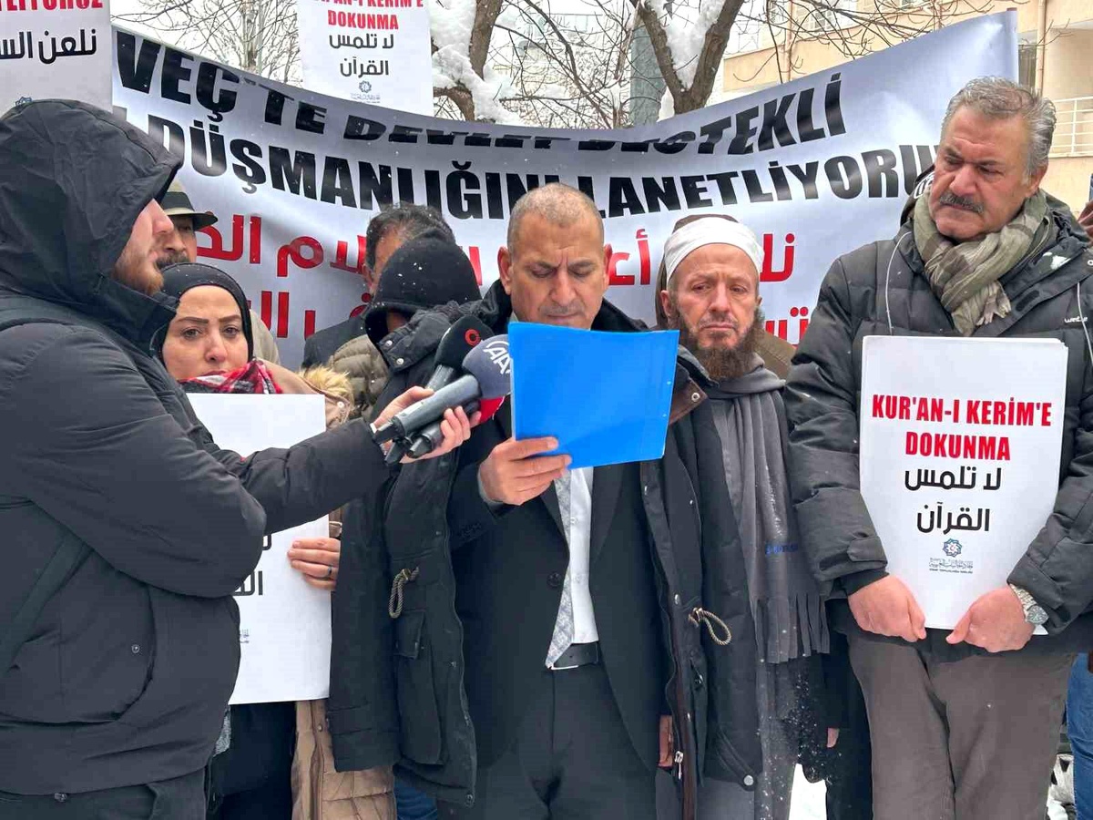 Arap Topluluğu Birliği\'nden İsveç Büyükelçiliği önünde protesto