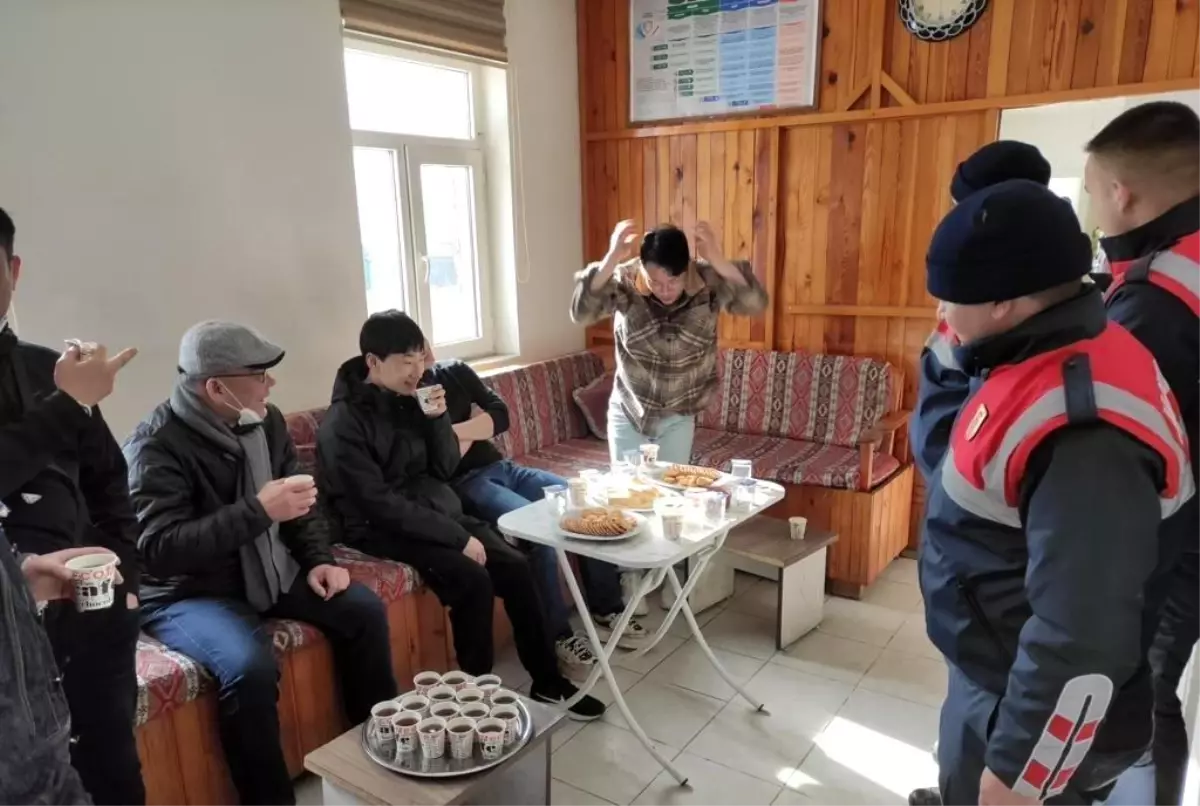 Bolu\'da karda mahsur kalan 23 Güney Koreli turist kurtarıldı