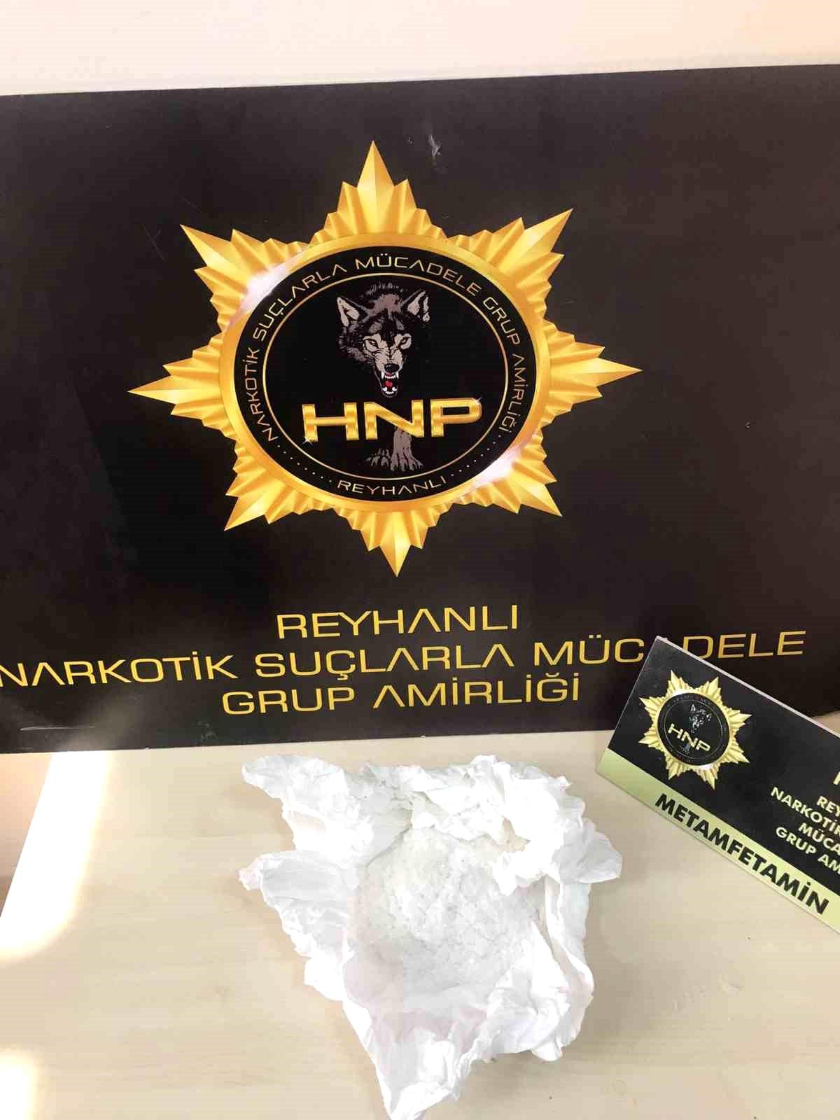 Hatay\'da boş arazideki şüpheli paketten uyuşturucu çıktı