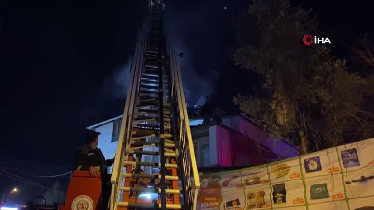 Evinde çıkan yangını söndürmek isterken alnından yaralandı