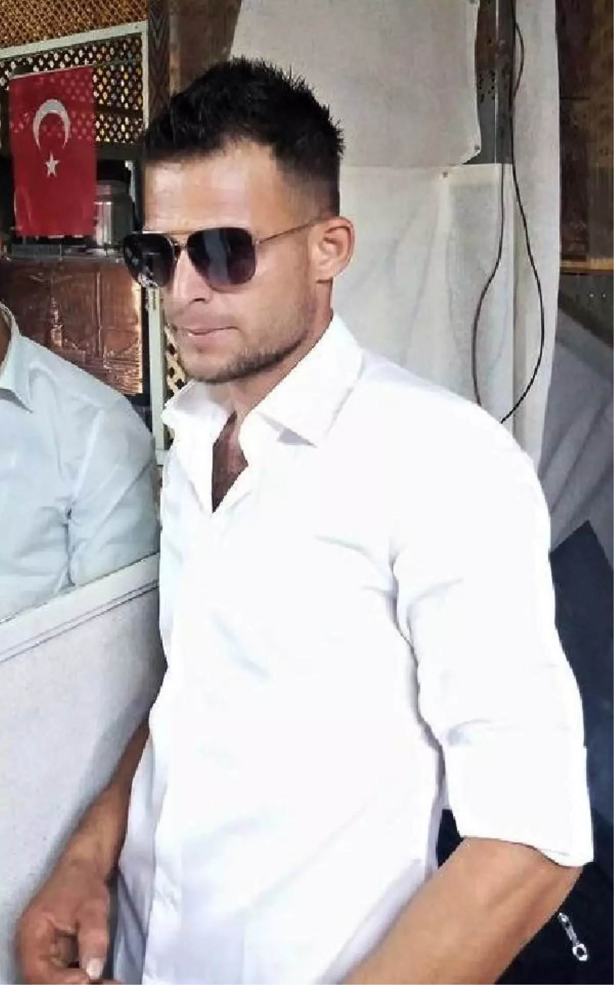 Evinin önünde göğsünden vurulup öldürüldü