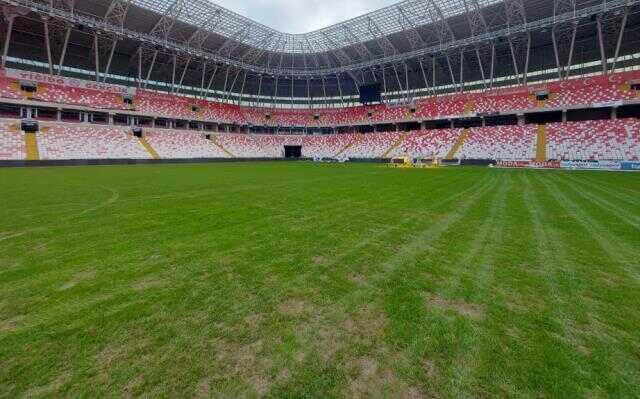 Herkes aynı soruyu soruyor! Sivasspor-Beşiktaş maçının zemini mücadelenin önüne geçti