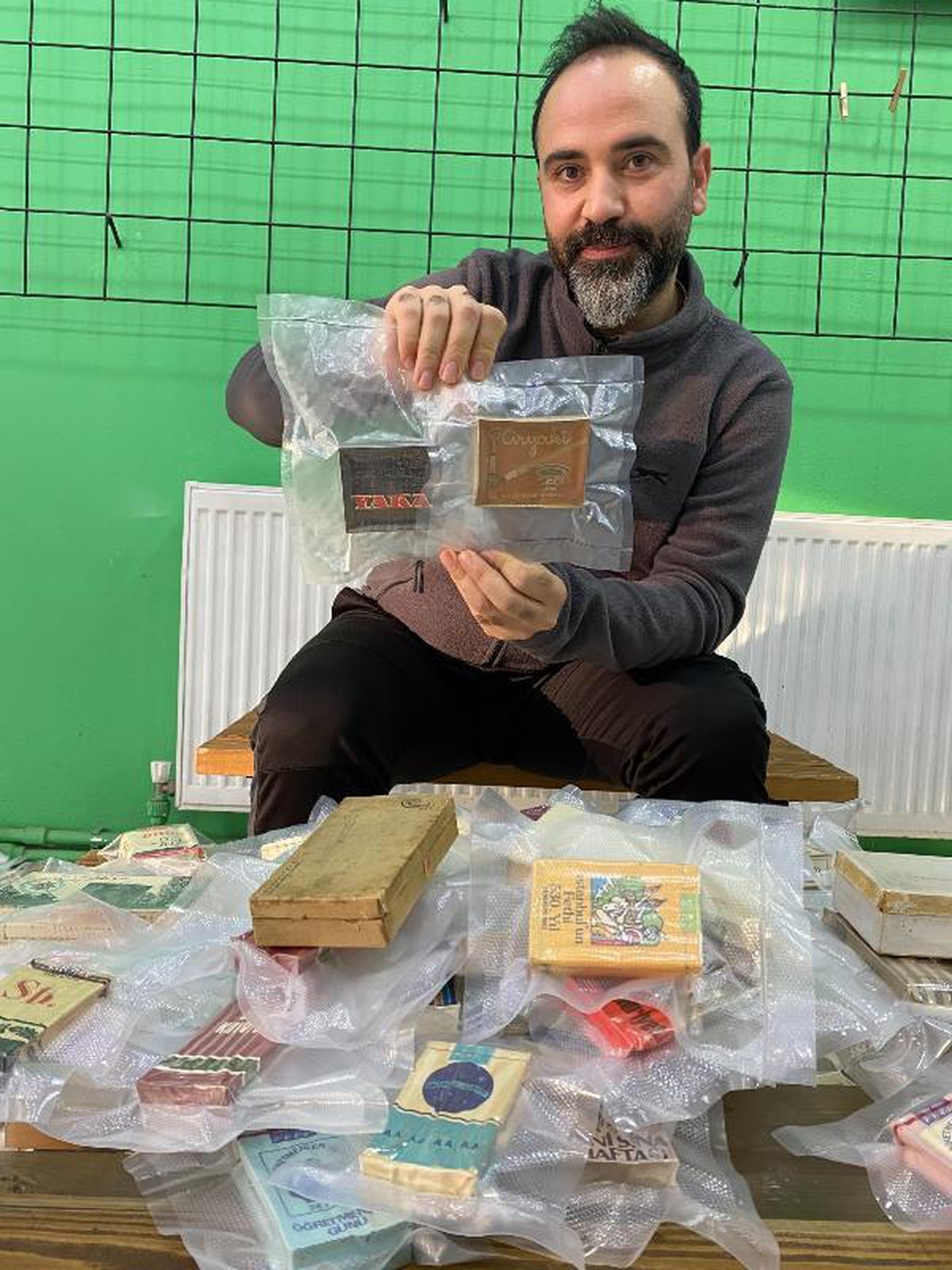 Hiç sigara içmedi ama 3 bin paketlik \'tarihi\' sigara koleksiyonu oluşturdu