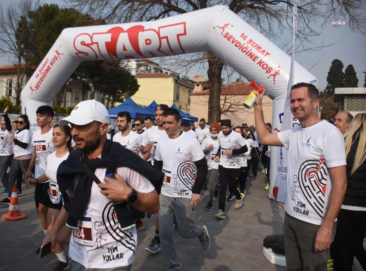 İzmir\'de Bin Çift Sevdiğine Koşacak