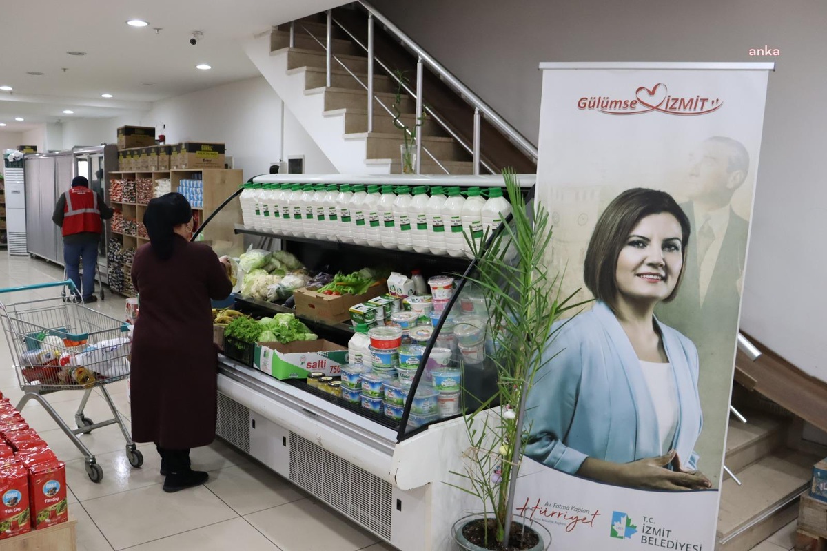 İzmit Belediyesi Gıda Bankası, İhtiyaç Sahiplerinin Yanında Olmaya Devam Ediyor