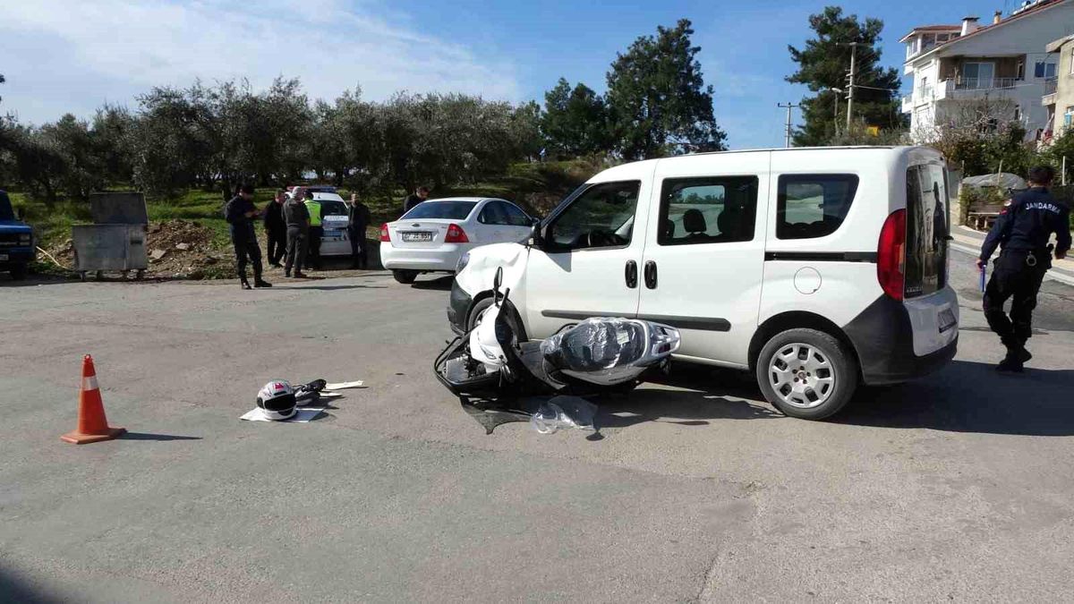 Manavgat'ta hafif ticari araç ile motosiklet çarpıştı: 1 yaralı