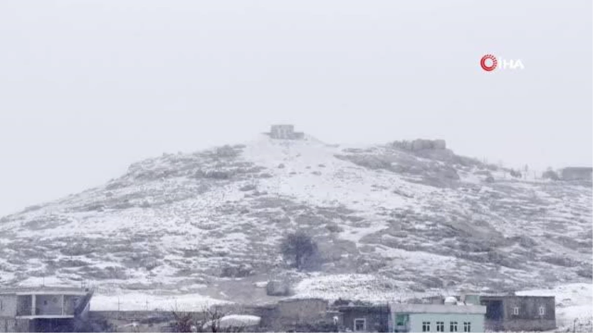 Mardin\'de kar yağışı araç sürücülerine zor anlar yaşattı