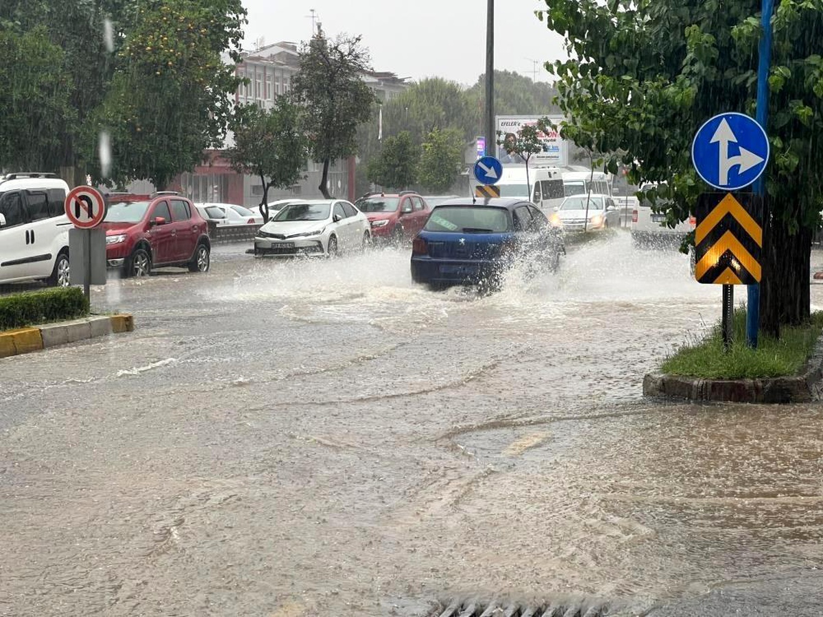 Meteoroloji\'den Aydın\'a kuvvetli rüzgar ve fırtına uyarısı