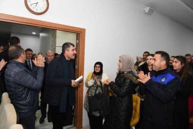 Muş Belediye Başkanı Feyat Asya, personellerinin yüzünü yine güldürdü! Sürekli işçilerin maaşlarına yüzde 107 zam