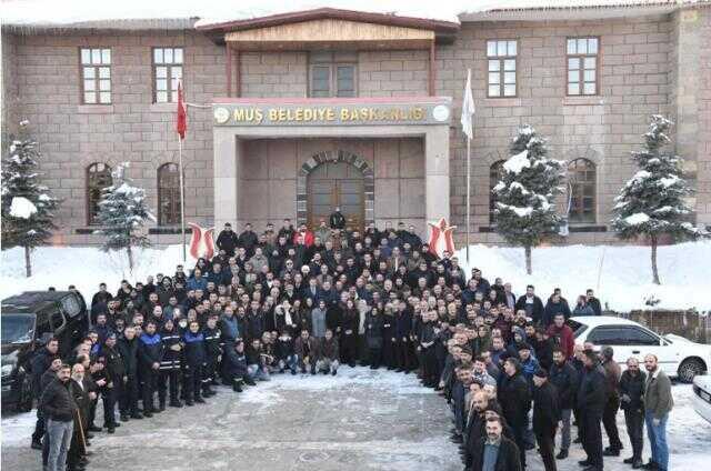 Muş Belediye Başkanı Feyat Asya, personellerinin yüzünü yine güldürdü! Sürekli işçilerin maaşlarına yüzde 107 zam