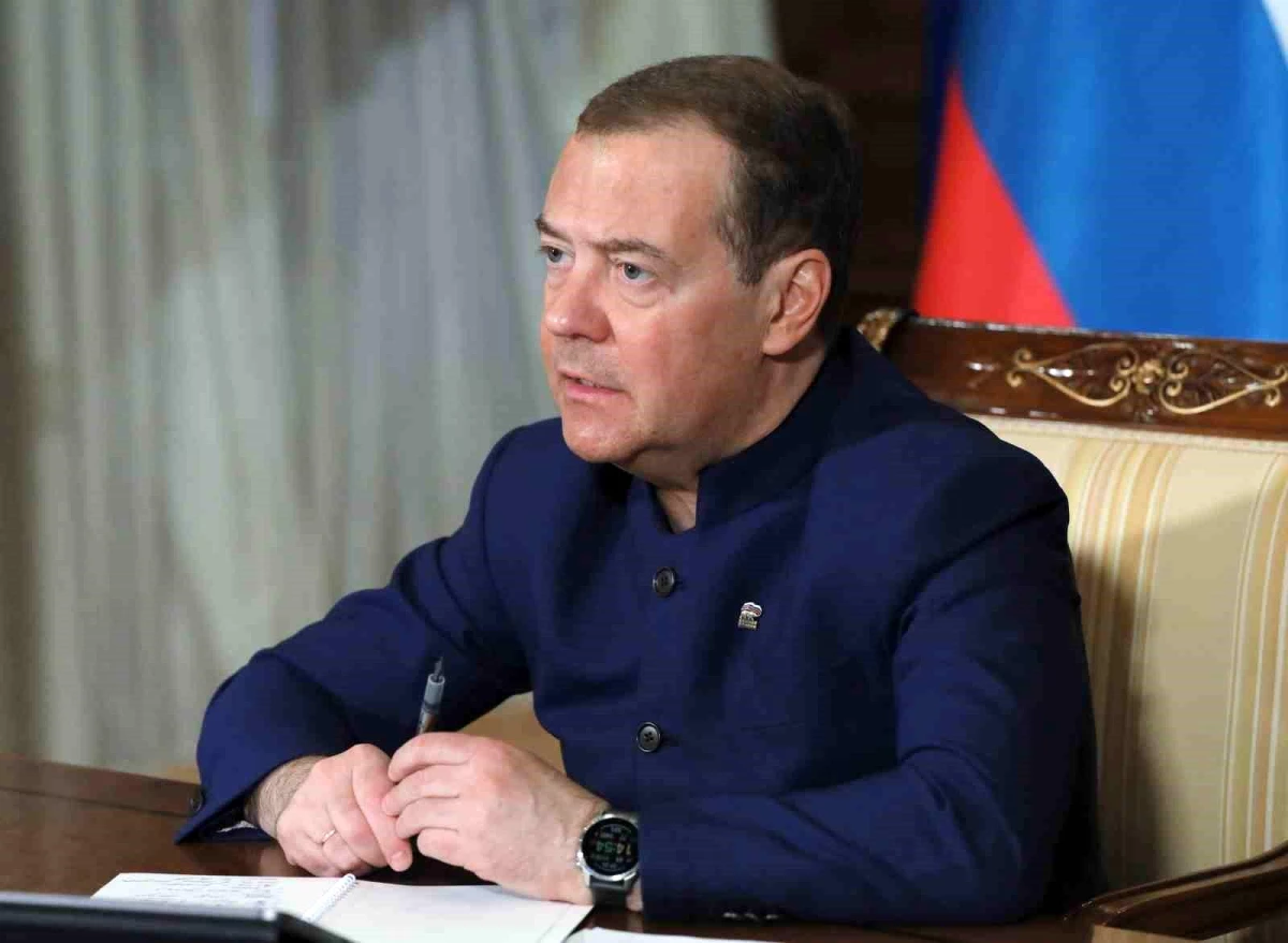 Rusya Güvenlik Konseyi Başkan Yardımcısı Medvedev: "Ukrayna\'nın saldırması durumunda her türlü silahı kullanmaya hazırız"