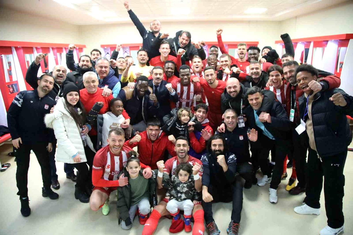 Sivasspor\'dan galibiyet pozu