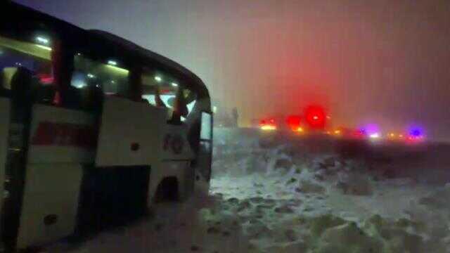 Son Dakika: Diyarbakır'da yolcu otobüsü şarampole devrildi: 4'ü ağır 30 yaralı var