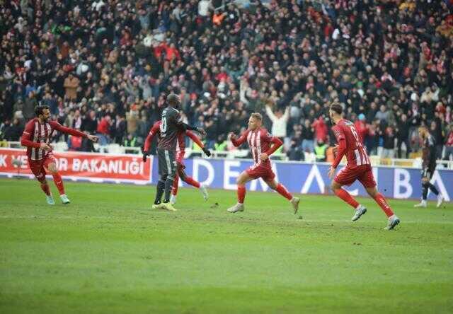 Son Dakika: Kara Kartal, Sivas'ta yara aldı! Beşiktaş'ın 7 maçlık serisi sona erdi