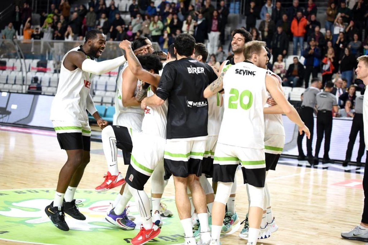 Türkiye Basketbol Süper Ligi: Manisa Büyükşehir Belediyespor: 82 Tofaş: 76