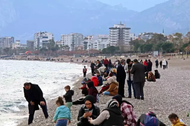 Türkiye'de kar esareti, Antalya'da deniz keyfi