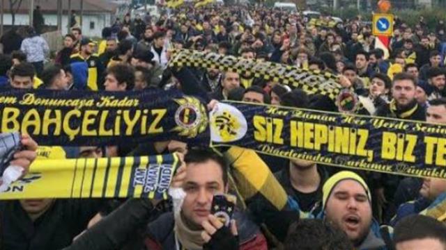 Yağmur soğuk dinlemediler! Binlerce Fenerbahçe taraftarı TFF'yi Riva'da protesto etti