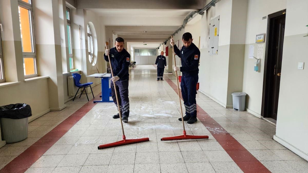 Zeytinburnu\'nda tertemiz okullar öğrencileri bekliyor