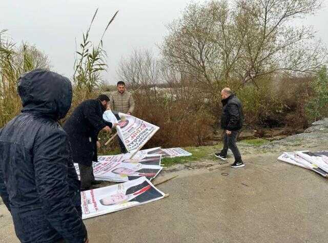 Ziyaret edeceği ilde Cumhurbaşkanı Erdoğan için hazırlanan afişler dereye atıldı Ziyaret edeceği ilde Cumhurbaşkanı Erdoğan için hazırlanan afişler dereye atıldı