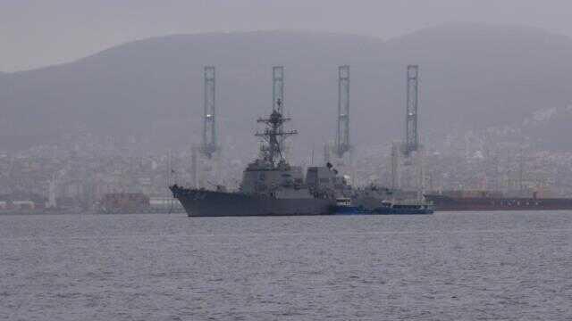 155 metre uzunluğundaki ABD savaş gemisi İzmit Körfezi'ne demir attı