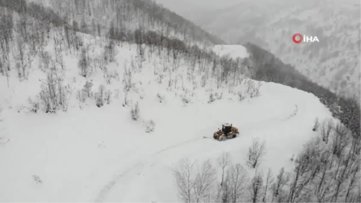 2 metreyi aşan bölgede çığ riskine rağmen zorlu çalışma