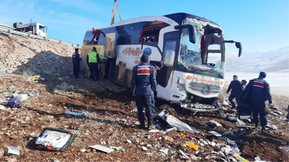 8 kişinin öldüğü kazayla ilgili Vali Yiğitbaşı\'dan açıklama: Şoför direksiyon hakimiyetini kaybetmiş