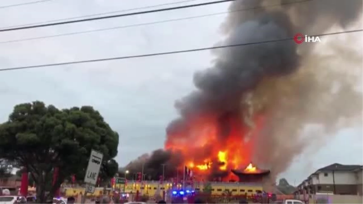 Avustralya\'da Budist tapınağında yangın