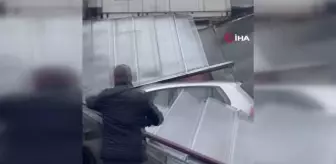 Bahçelievler'de fırtına hastanenin alüminyum panellerini uçurdu: 5 araç ağır hasarlı