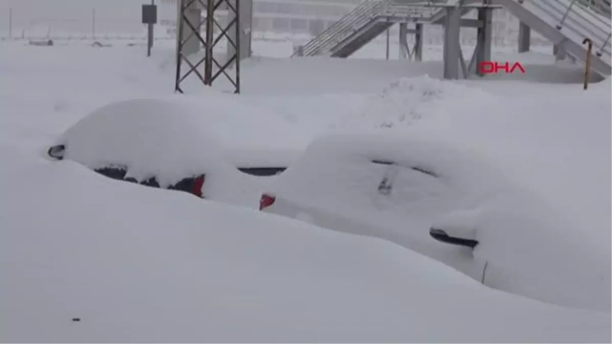 BİTLİS\'TE 302 KÖY YOLU ULAŞIMA KAPANDI; EĞİTİME 1 GÜN ARA VERİLDİ