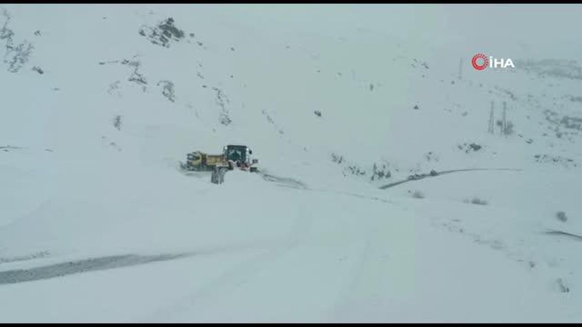 Çukurca'da kar kalınlığı 50 santimetreyi geçti