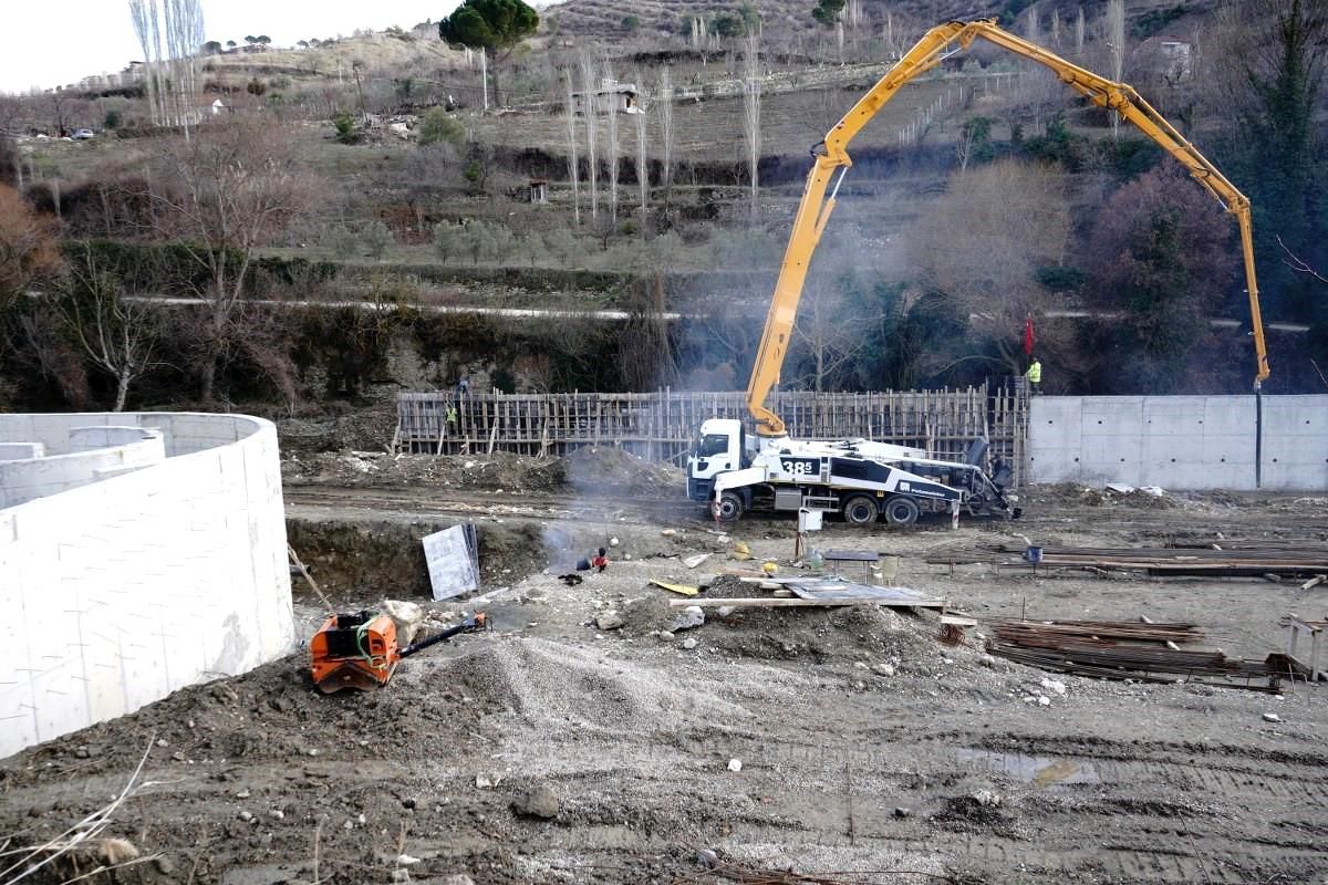 Demirci\'nin dev yatırımında yapım çalışmaları devam ediyor