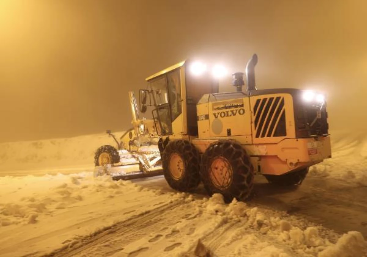 Doğu\'da 5 ilde kar esareti; 1070 köy yolu ulaşıma kapandı (4)