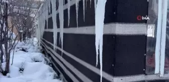 Erzurum buz kesti, buz sarkıtları 2 metreyi aştı