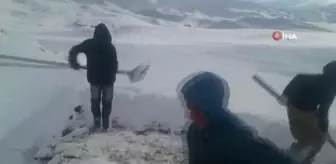 Faraşin Yaylası'nda kalan ailenin karla mücadelesi devam ediyor