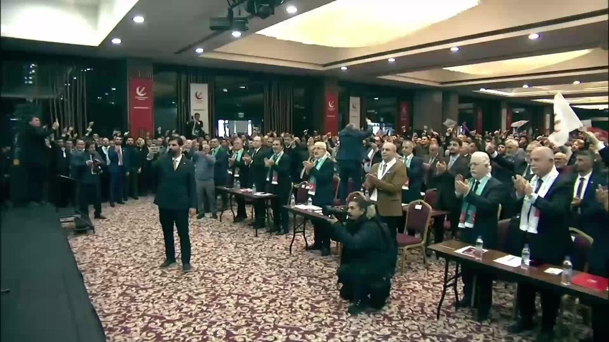 Fatih Erbakan, Cumhurbaşkanı Erdoğan'ın Adaylığıyla İlgili Tartışmaları Değerlendirdi: 'Herkesin Kendi Gücüne, Kendi Çalışmalarına Odaklanması Lazım'