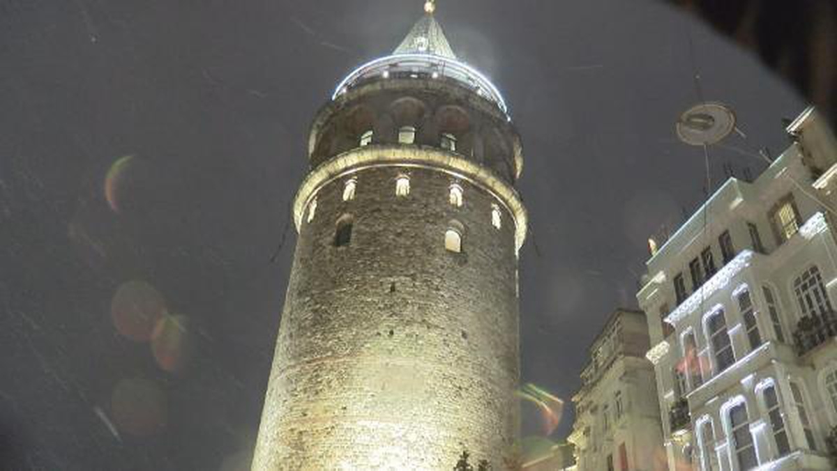 GALATA KULESİ\'NİN KORKULUKLARI FIRTINADA HASAR GÖRDÜ