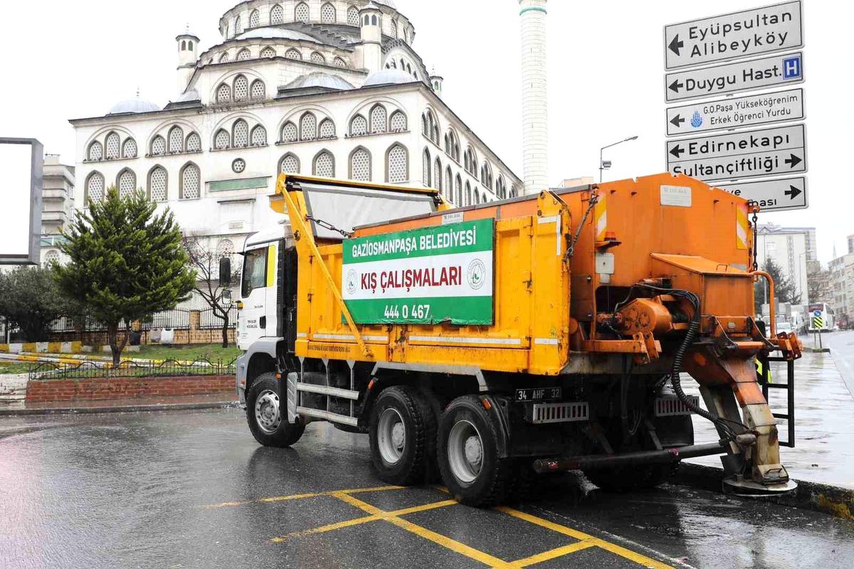 Gaziosmanpaşa\'da ekipler karla mücadeleye hazır