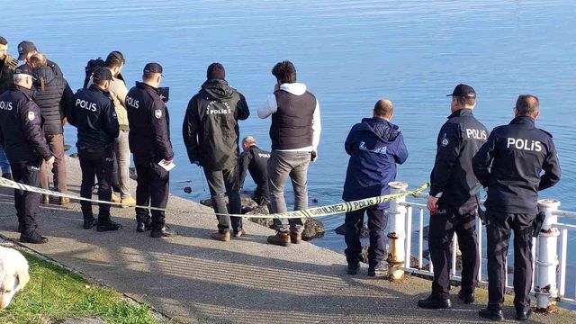 2 çocuk annesi kadın sahil kenarında ölü bulundu! Cebinden otobüs bileti çıktı 2 çocuk annesi kadın sahil kenarında ölü bulundu! Cebinden otobüs bileti çıktı